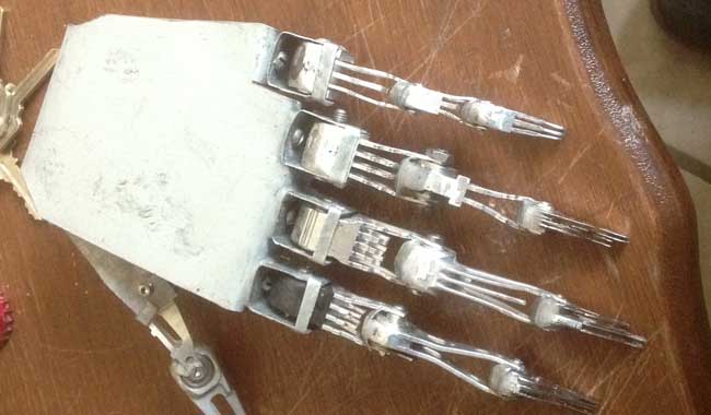 Zacatecano crea prótesis con desechos computacionales Zacatecano crea prótesis con desechos computacionales