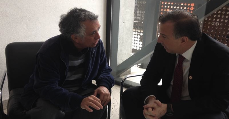 Se reúne Meade con padre de chileno detenido Se reúne Meade con padre de chileno detenido