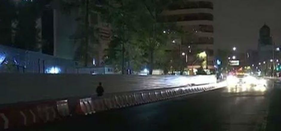 Denuncian falta de alumbrado afuera del Metro Revolución