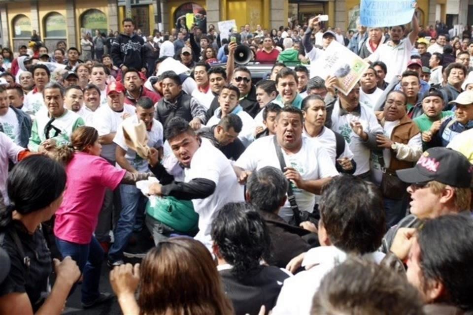 Riña entre cirqueros y simpatizantes del PVEM en la ALDF Riña entre cirqueros y simpatizantes del PVEM en la ALDF