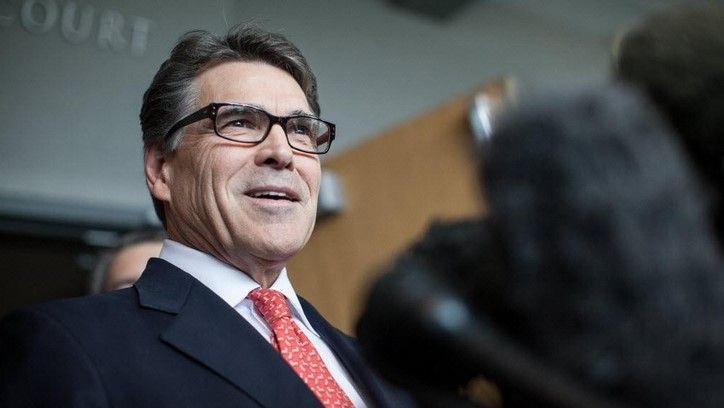 Comparece gobernador de Texas por abuso de autoridad