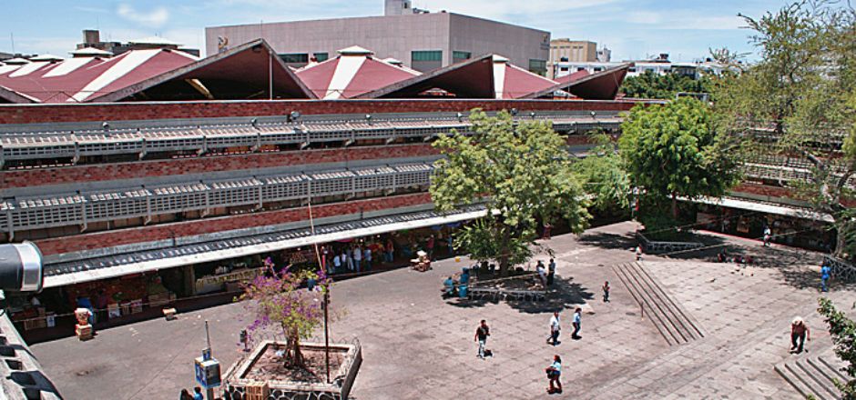 Resguardan inmediaciones de mercado San Juan de Dios