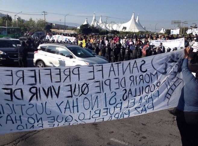 Cierran manifestantes Vasco de Quiroga por Tren Interurbano
