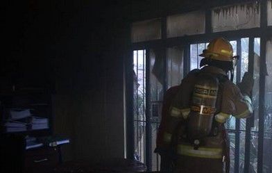 Incendian oficina de la SEP en Chilpancingo Incendian oficina de la SEP en Chilpancingo