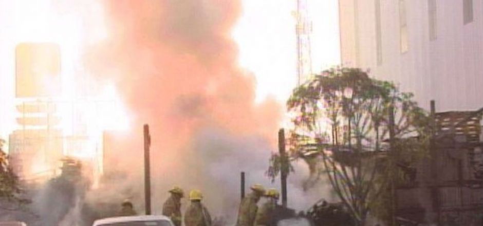 Se incendia negocio de tarimas en NL Se incendia negocio de tarimas en NL