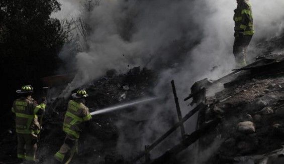 Quedan bajo el fuego 35 viviendas en Tijuana