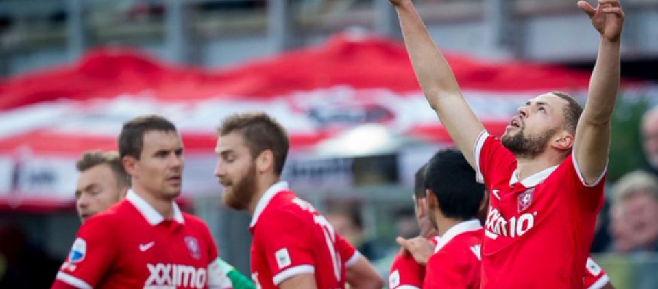 Asistencia de “Tecatito” en victoria del Twente