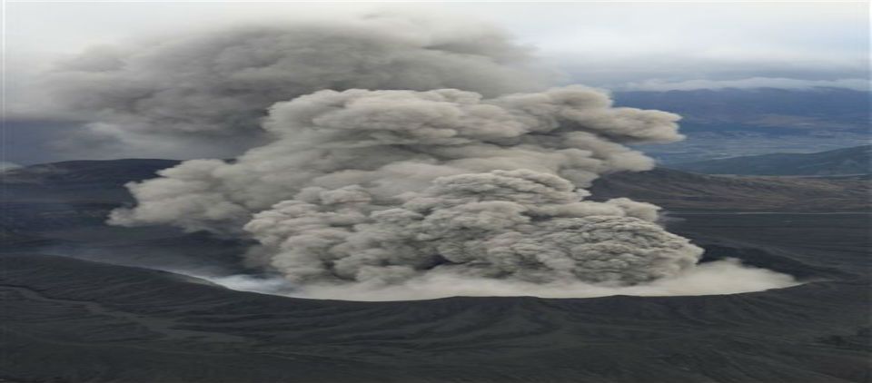 Erupción de volcán altera vuelos en Japón Erupción de volcán altera vuelos en Japón