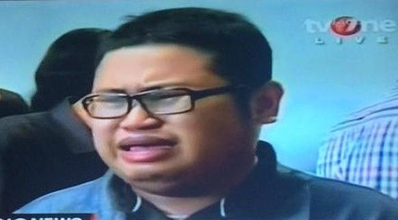 Se despide para siempre antes de abordar vuelo de AirAsia desaparecido Se despide para siempre antes de abordar vuelo de AirAsia desaparecido