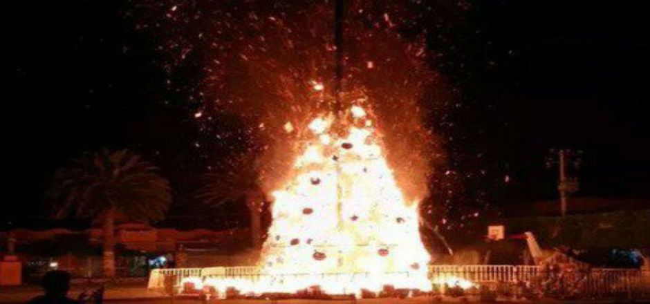Se incendia árbol de Navidad en Hidalgo Se incendia árbol de Navidad en Hidalgo