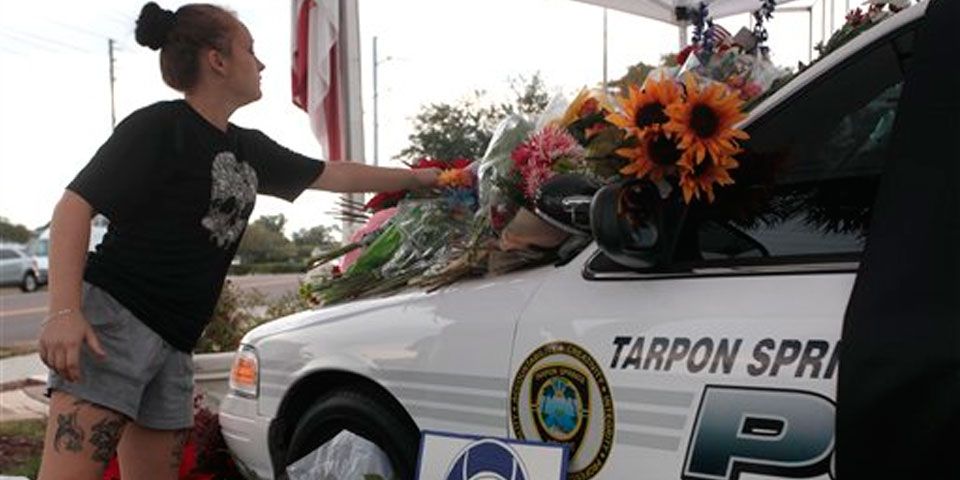 Policía es matado a tiros en Florida Policía es matado a tiros en Florida