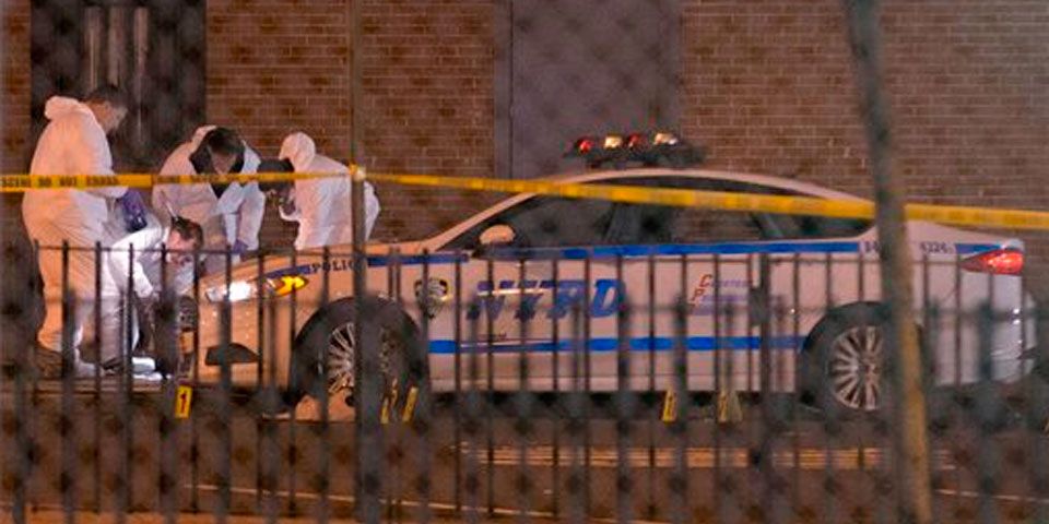 Hombre mata a balazos a dos policías en NY Hombre mata a balazos a dos policías en NY