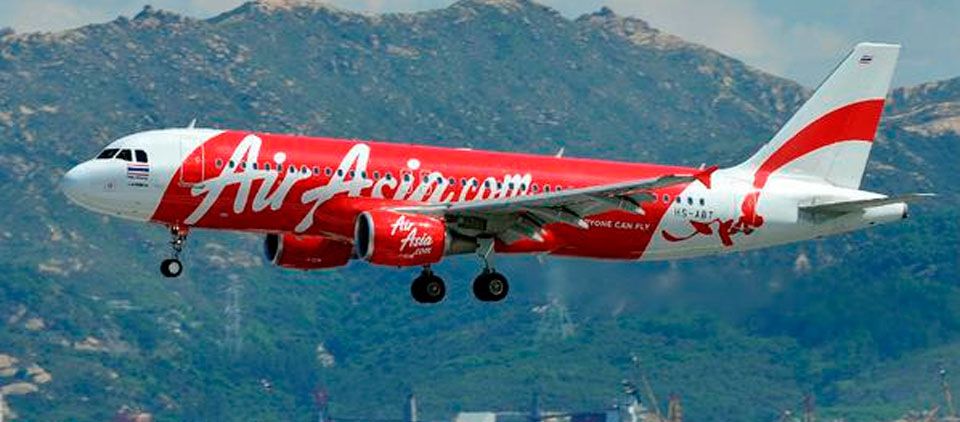 Búsqueda de avión de AirAsia suspendida por mal clima Búsqueda de avión de AirAsia suspendida por mal clima