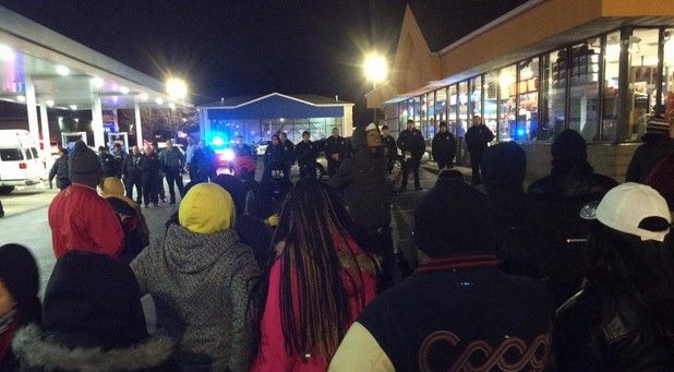 Salen a las calles en Missouri por otro asesinato de afroamericano Salen a las calles en Missouri por otro asesinato de afroamericano