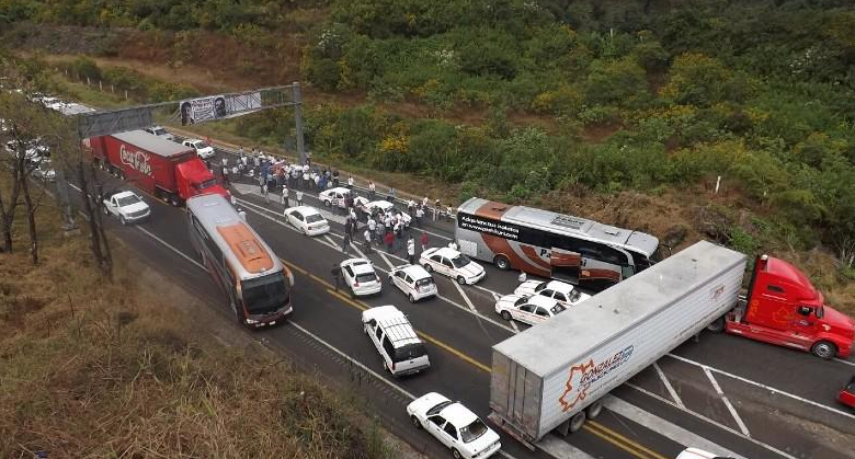 Dialoga gobierno de Michoacán con manifestantes