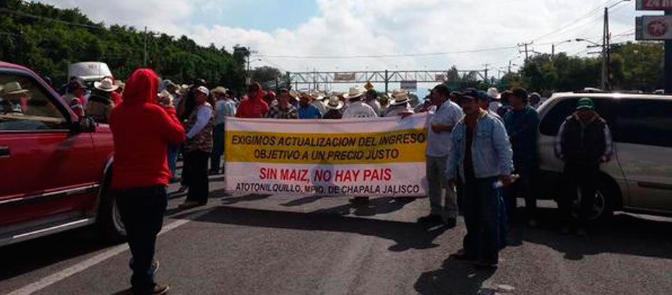 Bloquean carretera Atlacomulco-Guadalajara