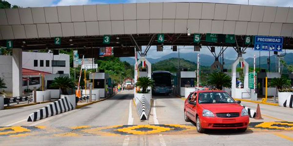 Reportan manifestaciones en autopistas que no afectan circulacion
