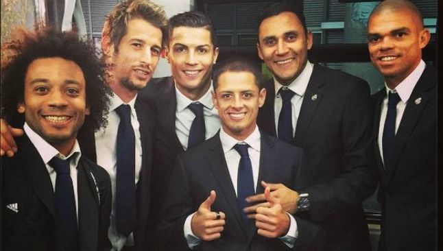 Chicharito “presume” campeonato del mundo