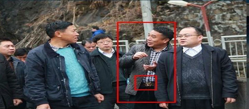 Indagan a funcionario chino por vestir cinturón de marca Indagan a funcionario chino por vestir cinturón de marca