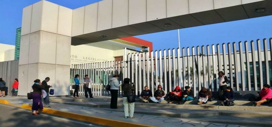 Diputados del PRI toman instalaciones del Congreso de Oaxaca Diputados del PRI toman instalaciones del Congreso de Oaxaca