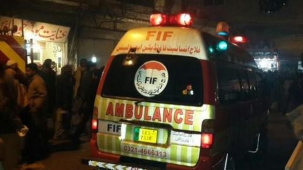 Incendio en Pakistán deja al menos 12 muertos Incendio en Pakistán deja al menos 12 muertos