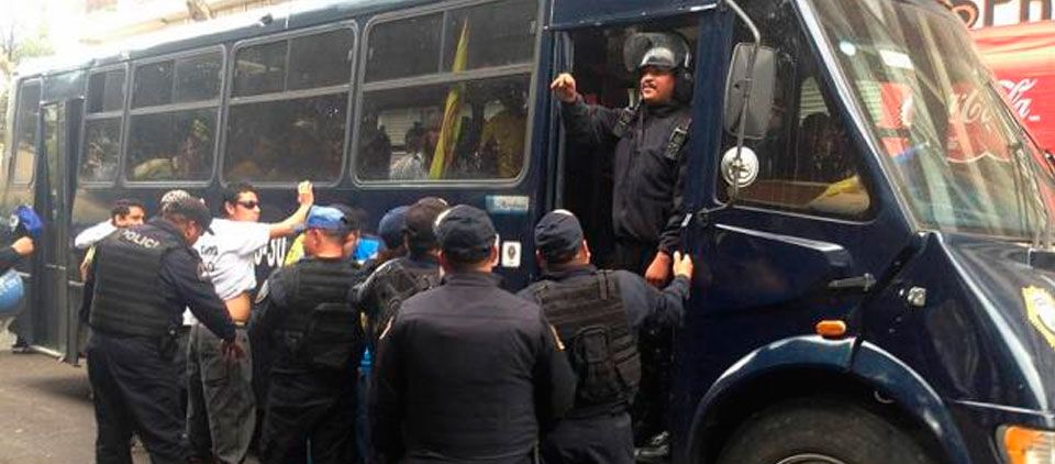 Detienen a porra del América con bebidas alcohólicas Detienen a porra del América con bebidas alcohólicas