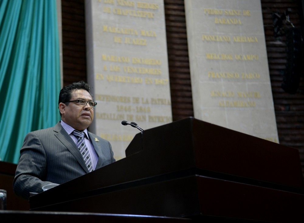 Diputados guardan minuto de silencio en memoria de Raúl Gómez Diputados guardan minuto de silencio en memoria de Raúl Gómez