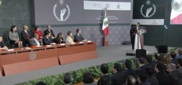 Peña Nieto entrega Premio Nacional de los Derechos Humanos 2014