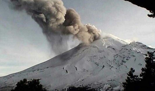 El volcán Popocatépetl registró una explosión