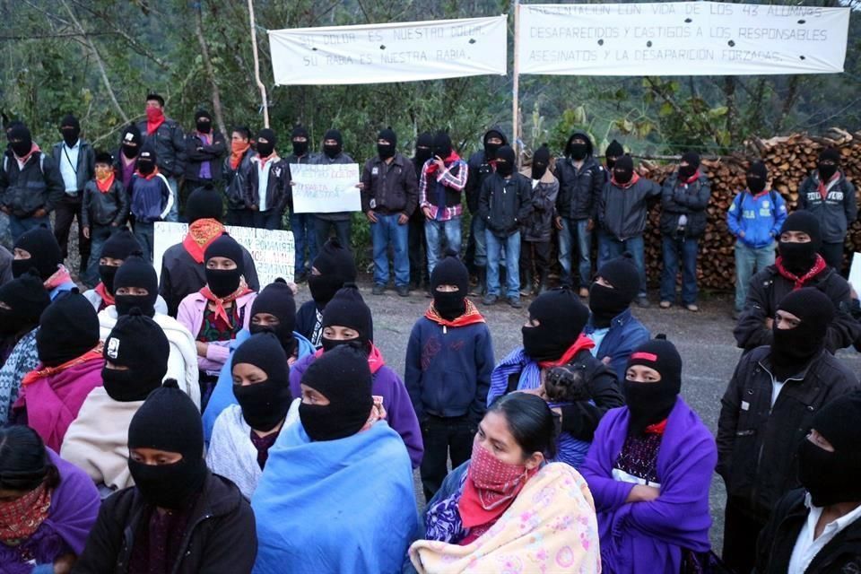 Padres de normalistas se reúnen con EZLN Padres de normalistas se reúnen con EZLN