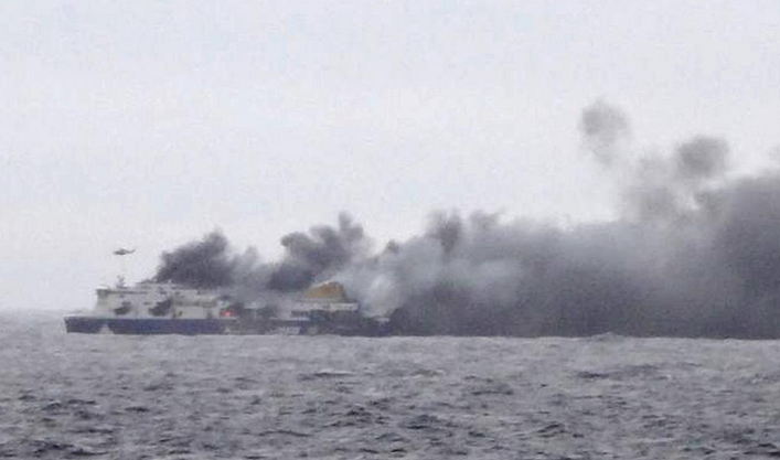 Suman 10 muertos por incendio de Ferry Suman 10 muertos por incendio de Ferry