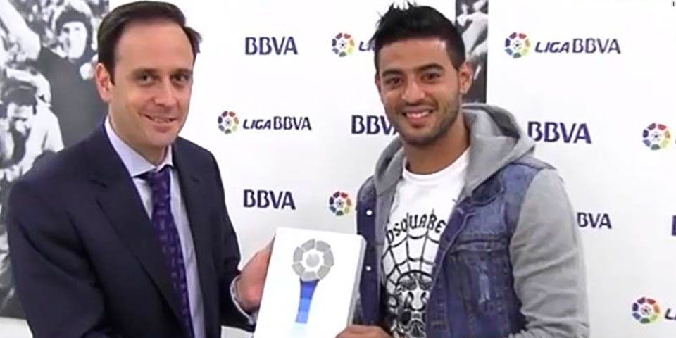 Recibe Vela premio al Mejor Jugador del mes en España Recibe Vela premio al Mejor Jugador del mes en España