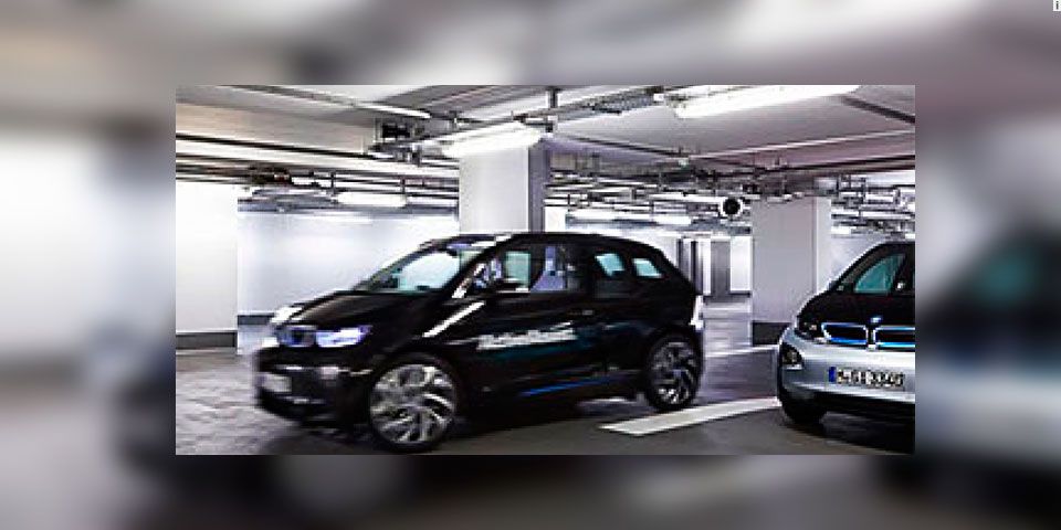 Autos BMW se podrán estacionar a control remoto Autos BMW se podrán estacionar a control remoto