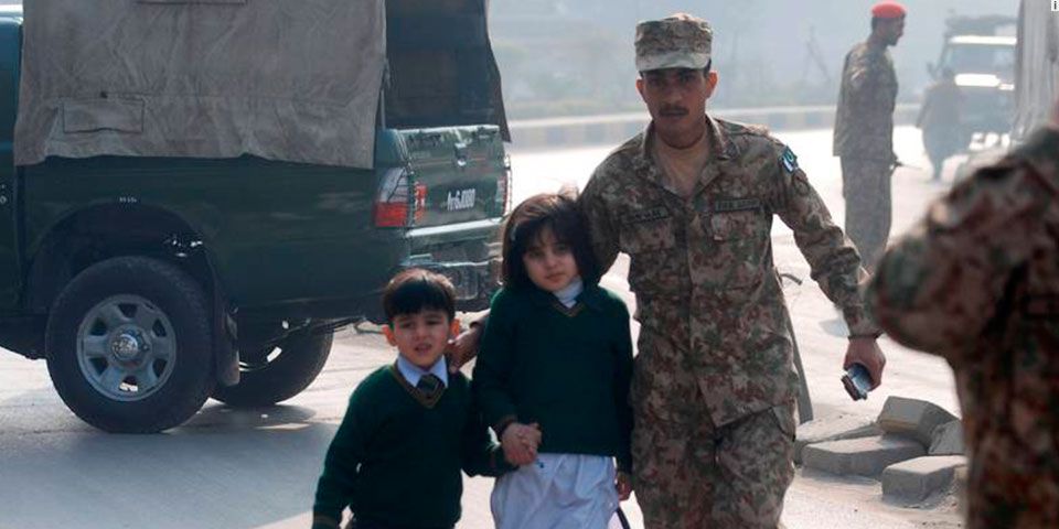 Atentado en Pakistán deja más de 140 muertos, la mayoría niños Atentado en Pakistán deja más de 140 muertos, la mayoría niños