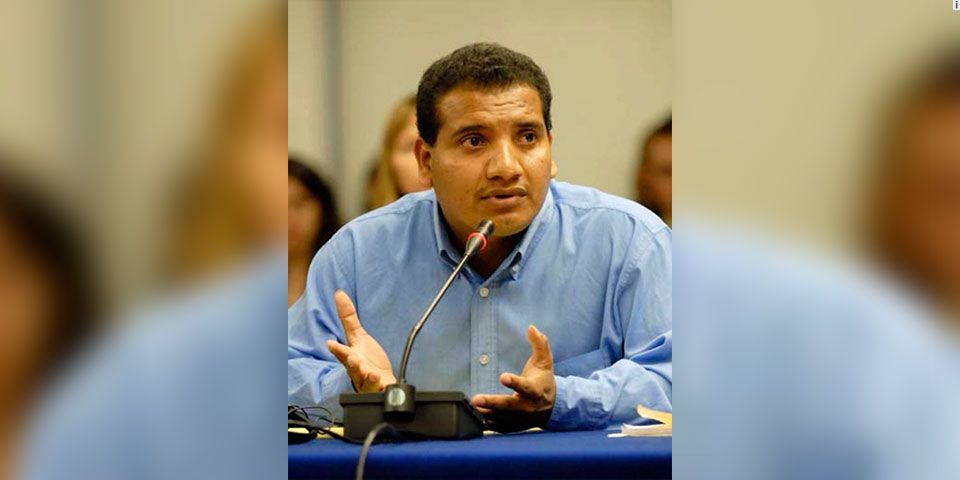 Relación tensa entre padres de normalistas y autoridades federales