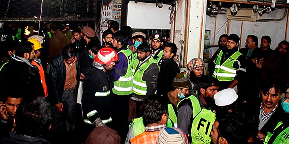 Incendio en centro comercial de Pakistán deja al menos13 muertos