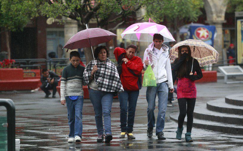 Prevén frío y lluvias en el Valle de México este domingo