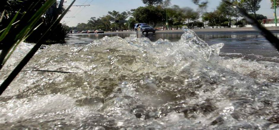 Reportan impresionante fuga de agua en la delegación GAM