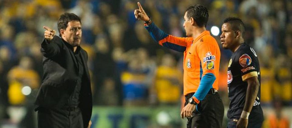 Auxiliar de Mohamed suspendido tres partidos por insultos Auxiliar de Mohamed suspendido tres partidos por insultos