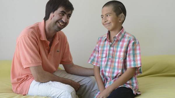 Enfermos de microtia se reúnen después de conocerse en Facebook Enfermos de microtia se reúnen después de conocerse en Facebook