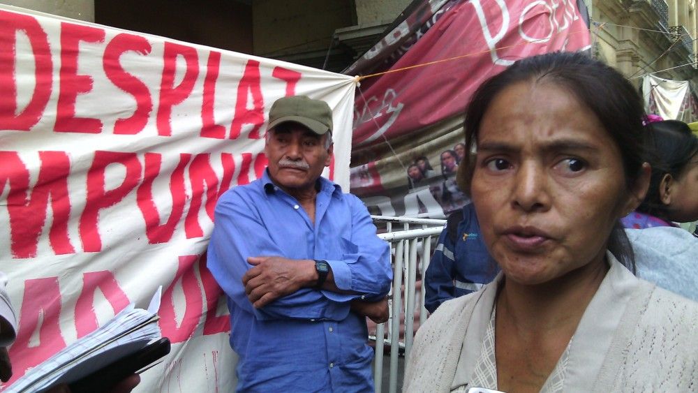 Triquis toman Palacio de Gobierno de Oaxaca