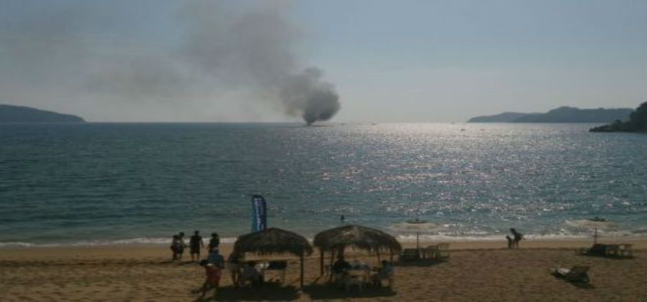 Incendio en embarcación de Acapulco