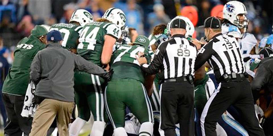 Pleito en primera victoria como visitante de Jets