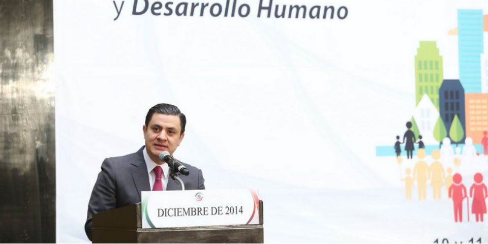 Proponen reducir jornada laboral para padres y madres solteros