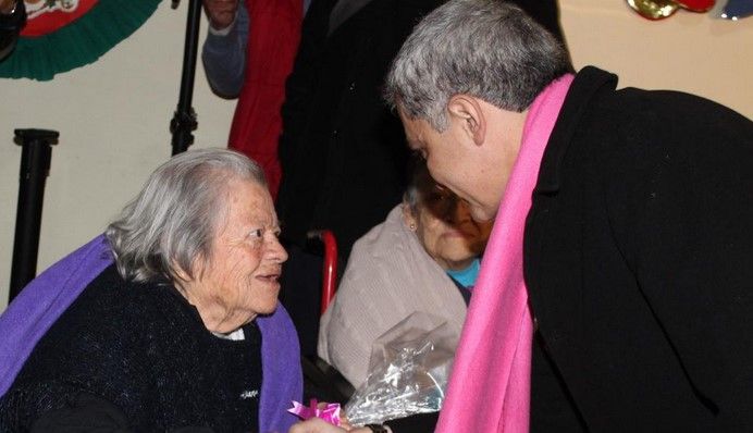 Mancera visita a adultos mayores en Nochebuena Mancera visita a adultos mayores en Nochebuena