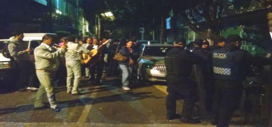 Ahorradores de FICREA llevan mariachis a la CONDUSEF