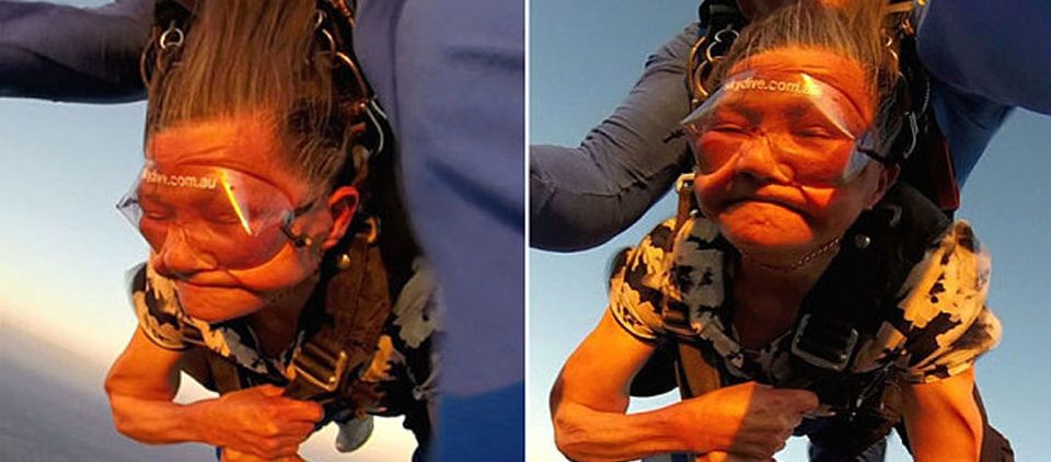 Mujer de 81 años se lanza en paracaídas Mujer de 81 años se lanza en paracaídas