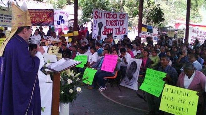 Padres de normalistas desaparecidos piden ayuda al Papa Francisco