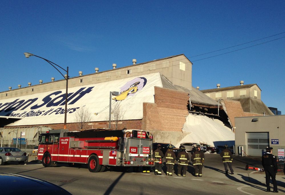 Montaña de sal hace colapsar muro en Chicago Montaña de sal hace colapsar muro en Chicago