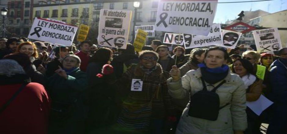 Protestan contra Ley Mordaza en España Protestan contra Ley Mordaza en España